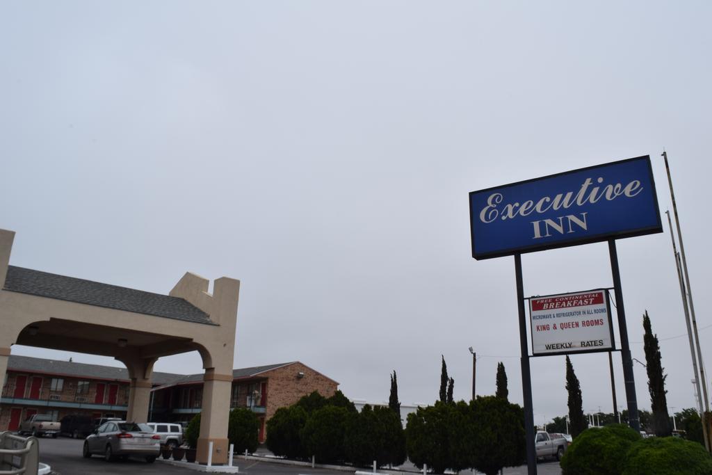 Executive Inn โอเดสซา ภายนอก รูปภาพ